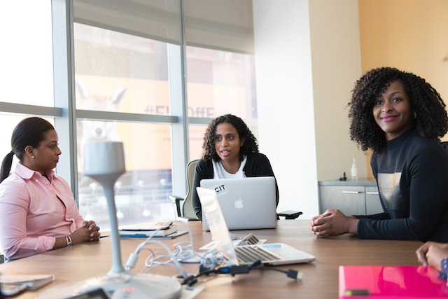 cloud strategy meeting with 3 people